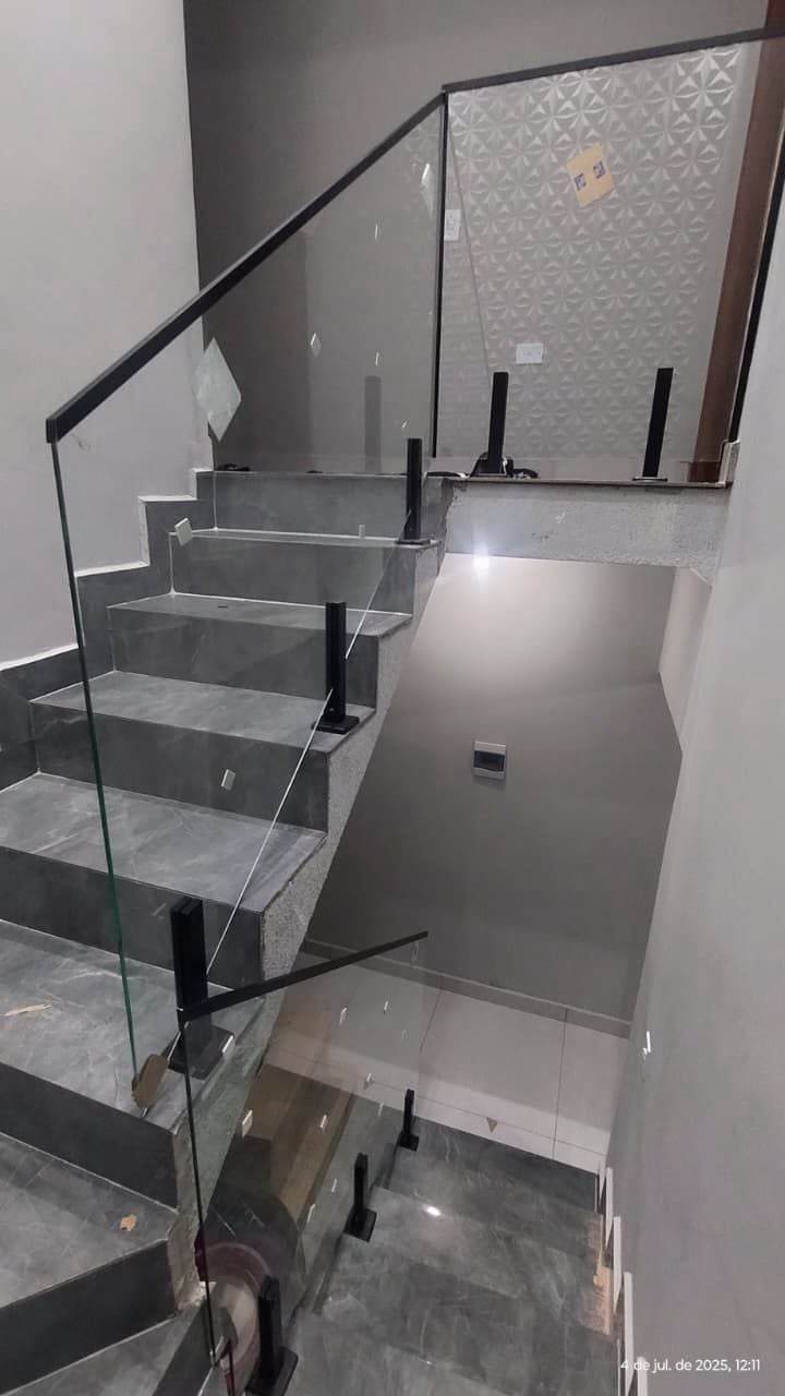 serviço de Envidraçamento de Sacada vidraçaria na região de Sorocaba